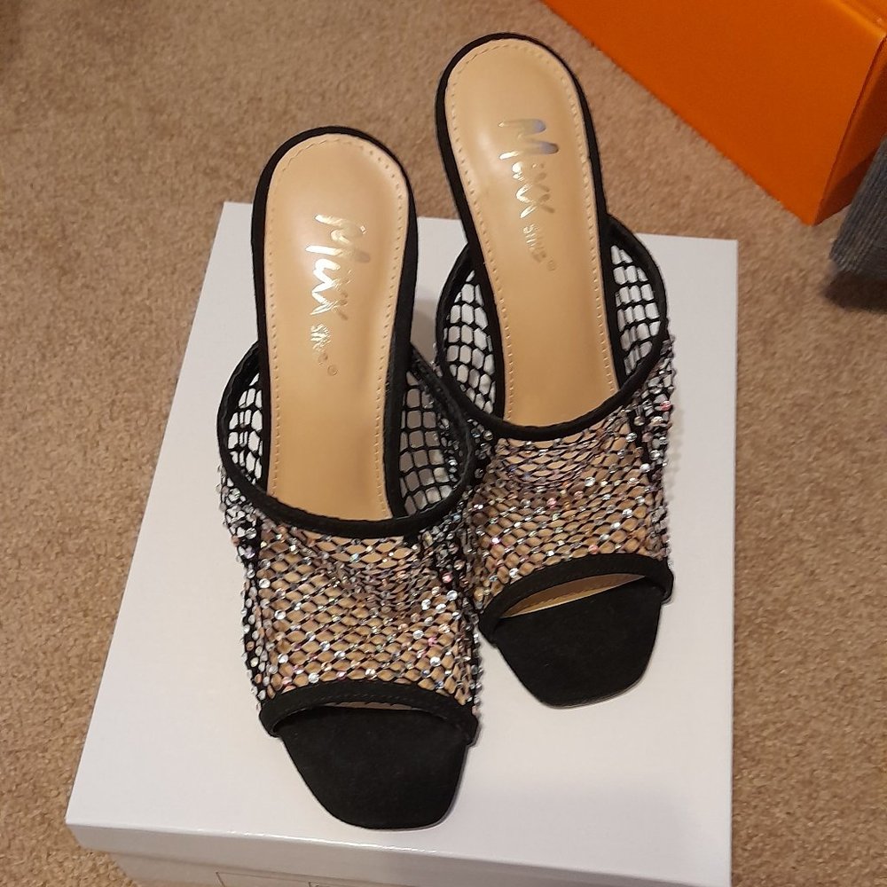 NEW Mixx Shuz Black Rhinestone Veko Sandal Size 6